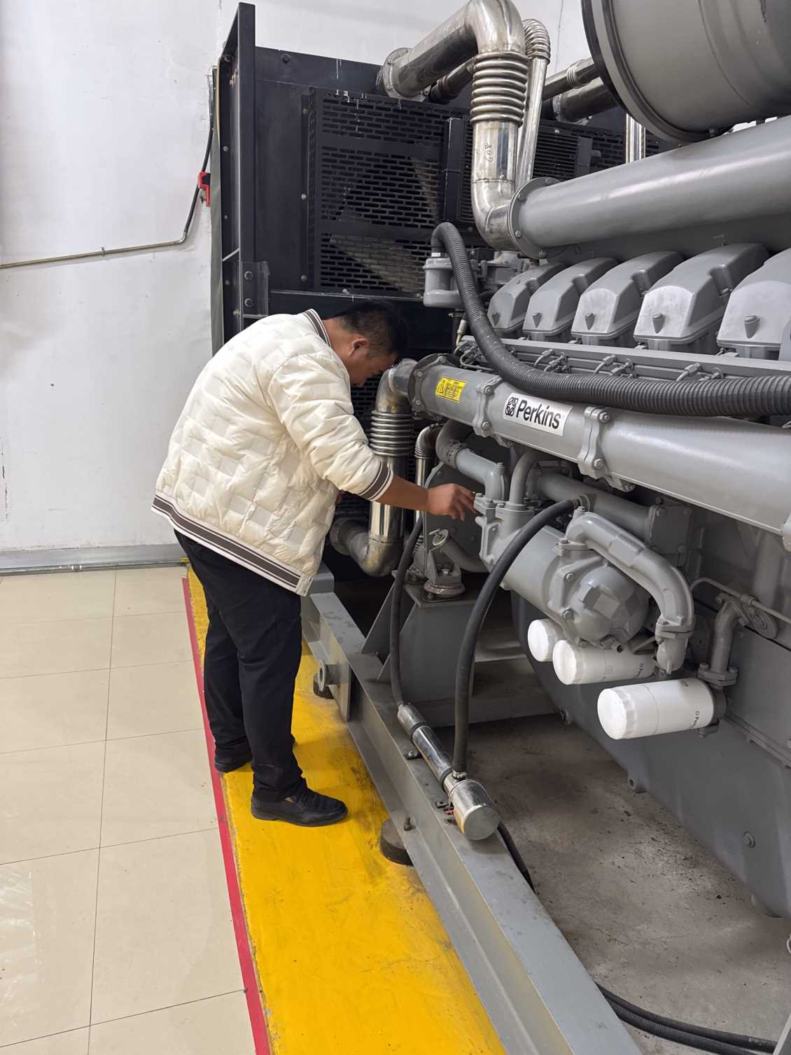 朝阳上柴柴油机发电机组维修：守护设备稳定运行